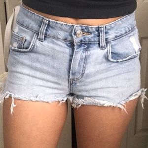 Cheeky cut off low-waist light washed denim shorts